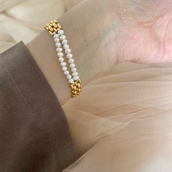 Gold and Pearl Bracelet 18k Gold and 925 Sterling Silver - Picture 4 of 6